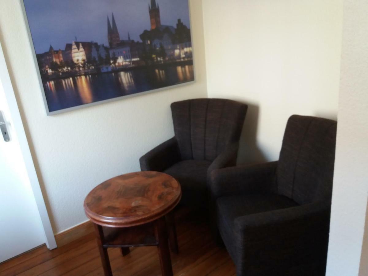Pensionszimmer Luetzowzimmer Lubeck Exterior photo